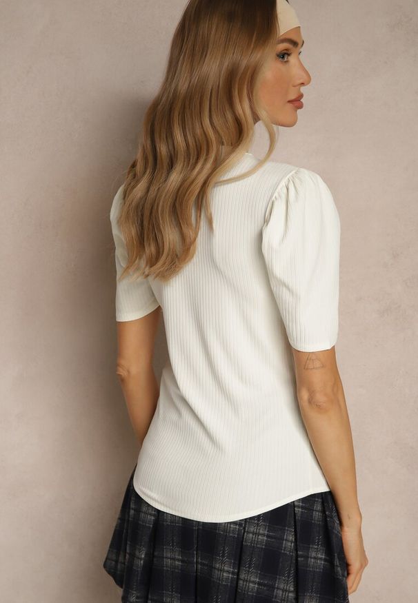 Renee - Beżowy T-shirt z Trójkątnym Dekoltem Sunille. Okazja: na co dzień. Kolor: beżowy. Materiał: jeans. Styl: casual