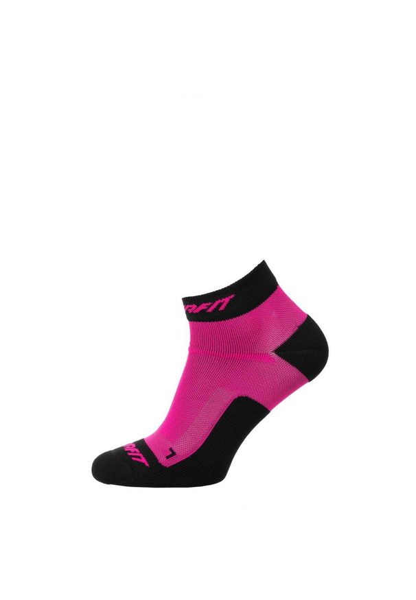 Skarpety do biegania damskie Dynafit Vertical Mesh Footie. Kolor: wielokolorowy, różowy, czarny. Materiał: mesh