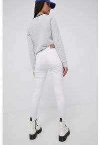 Superdry jeansy damskie high waist. Stan: podwyższony. Kolor: biały