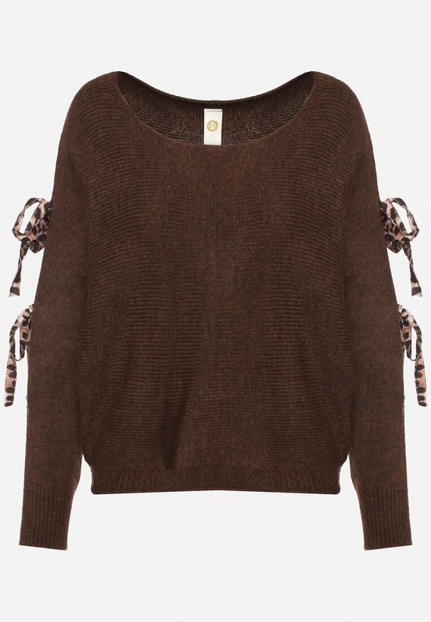 Born2be - Brązowy Sweter z Moherem o Nietoperzowym Kroju z Ozdobnymi Wiązaniami w Panterkę Semiri. Okazja: na co dzień. Typ kołnierza: dekolt w łódkę. Kolor: brązowy. Materiał: moher. Długość rękawa: długi rękaw. Długość: długie. Wzór: motyw zwierzęcy. Styl: glamour, elegancki, casual