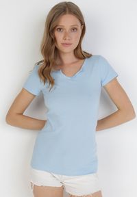 Born2be - Jasnoniebieski T-shirt Thonilacia. Kolor: niebieski. Materiał: dzianina, bawełna. Długość rękawa: krótki rękaw. Długość: krótkie. Wzór: aplikacja