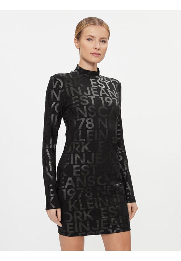 Calvin Klein Jeans Sukienka codzienna Logo Aop Long Sleeve Dress J20J222989 Czarny Slim Fit. Okazja: na co dzień. Kolor: czarny. Materiał: bawełna. Długość rękawa: długi rękaw. Typ sukienki: proste. Styl: casual