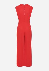 Born2be - Czerwony Kombinezon Bez Rękawów z Ozdobnym Marszczeniem Sepalene. Okazja: na co dzień. Kolor: czerwony. Długość rękawa: bez rękawów. Sezon: wiosna, lato. Styl: klasyczny, casual, elegancki #4