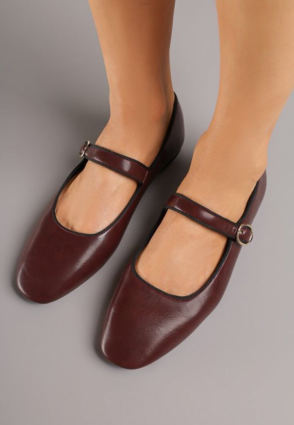 Renee - Bordowe Balerinki Vices z Wkładką ze Skóry Naturalnej Ozdobione Paskiem Patantie. Okazja: na co dzień, na randkę. Zapięcie: pasek. Kolor: czerwony. Materiał: skóra. Wzór: aplikacja. Styl: elegancki, klasyczny, casual
