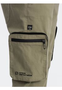 Ombre Clothing - Męskie spodnie JOGGERY z zapinanymi kieszeniami cargo - jasnooliwkowe V1 - Rozmiar: S. Kolor: oliwkowy. Materiał: guma, tkanina, elastan, bawełna. Wzór: nadruk #11