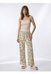 Sinsay - Bawełniana piżama dwuczęściowa z motywem kwiatowym - kremowy. Kolor: kremowy. Materiał: bawełna. Wzór: kwiaty #1