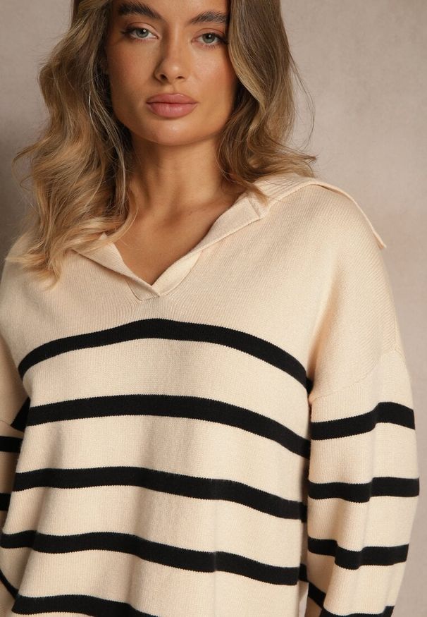 Renee - Czarno-Beżowy Sweter w Paski z Dekoltem w Serek z Kołnierzykiem Ralinavia. Okazja: na co dzień. Typ kołnierza: dekolt w serek. Kolor: czarny. Materiał: jeans. Długość rękawa: długi rękaw. Długość: długie. Wzór: paski. Styl: casual, klasyczny