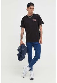 Tommy Jeans t-shirt bawełniany kolor czarny wzorzysty. Kolor: czarny. Materiał: bawełna. Długość rękawa: krótki rękaw. Długość: krótkie. Styl: klasyczny #6
