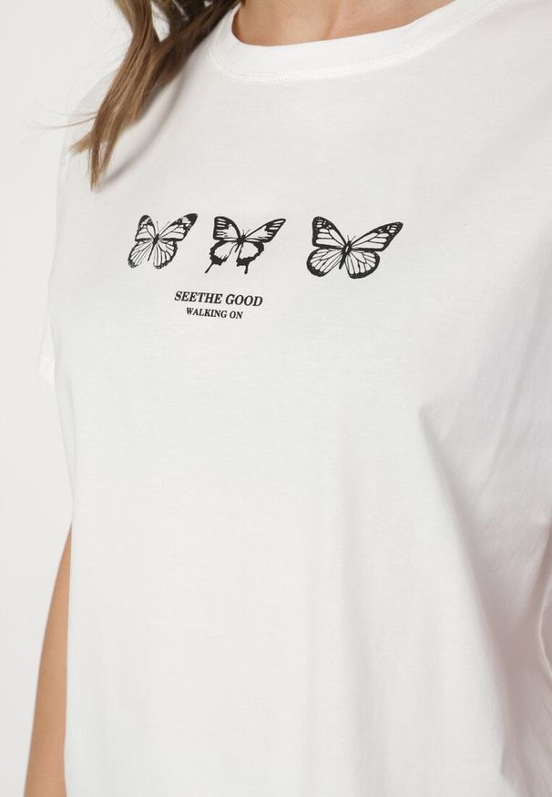 Born2be - Biała Bluzka Bawełniana Oversize z Krótkim Rękawem i Aplikacją z Motylami Lornil. Okazja: na spacer, na co dzień. Kolor: biały. Materiał: bawełna. Długość rękawa: krótki rękaw. Długość: krótkie. Wzór: aplikacja. Styl: elegancki, casual, klasyczny