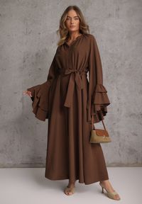 Renee - Brązowa Koszulowa Sukienka z Wiskozy Ozdobiona Paskiem i Falbanami Tinethra. Okazja: na co dzień. Kolor: brązowy. Materiał: wiskoza. Wzór: aplikacja. Typ sukienki: koszulowe. Styl: casual, elegancki, wizytowy #4