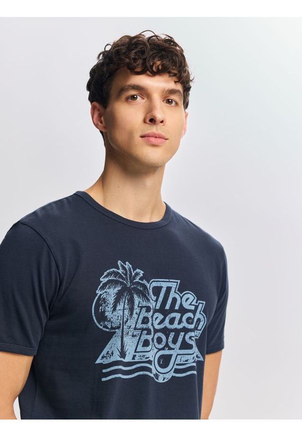 Reserved - T-shirt The Beach Boys - granatowy. Kolor: niebieski. Materiał: dzianina, bawełna