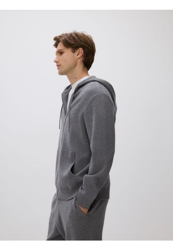 Reserved - Sweter z kapturem - szary. Typ kołnierza: kaptur. Kolor: szary. Materiał: wiskoza, dzianina