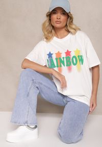 Renee - Biały T-shirt o Kroju Oversize z Nadrukowanym Napisem Ilorella. Okazja: na co dzień. Kolor: biały. Materiał: jeans. Wzór: napisy. Styl: elegancki, casual #4
