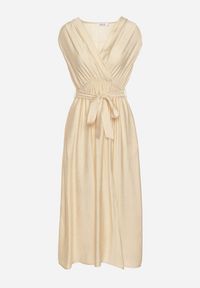 Born2be - Beżowa Rozkloszowana Sukienka z Wiskozą Kopertowym Dekoltem i Materiałowym Paskiem w Talii Jenvia. Okazja: na spacer. Typ kołnierza: dekolt kopertowy. Kolor: beżowy. Materiał: materiał, wiskoza. Sezon: lato. Typ sukienki: kopertowe. Styl: klasyczny #2