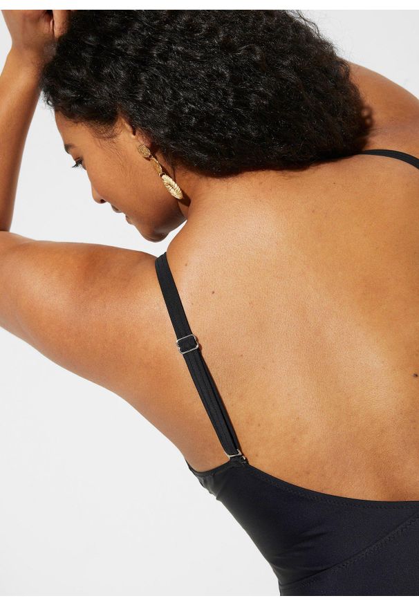 bonprix - Kostium kąpielowy z wycięciem i falbankami. Kolor: czarny