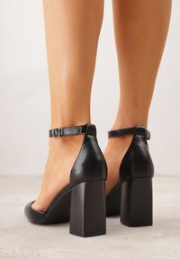 Renee - Czarne Czółenka na Słupku w Klasycznym Stylu ze Szpiczastym Noskiem Zelelle. Nosek buta: szpiczasty. Kolor: czarny. Wzór: gładki. Obcas: na słupku. Styl: klasyczny #2