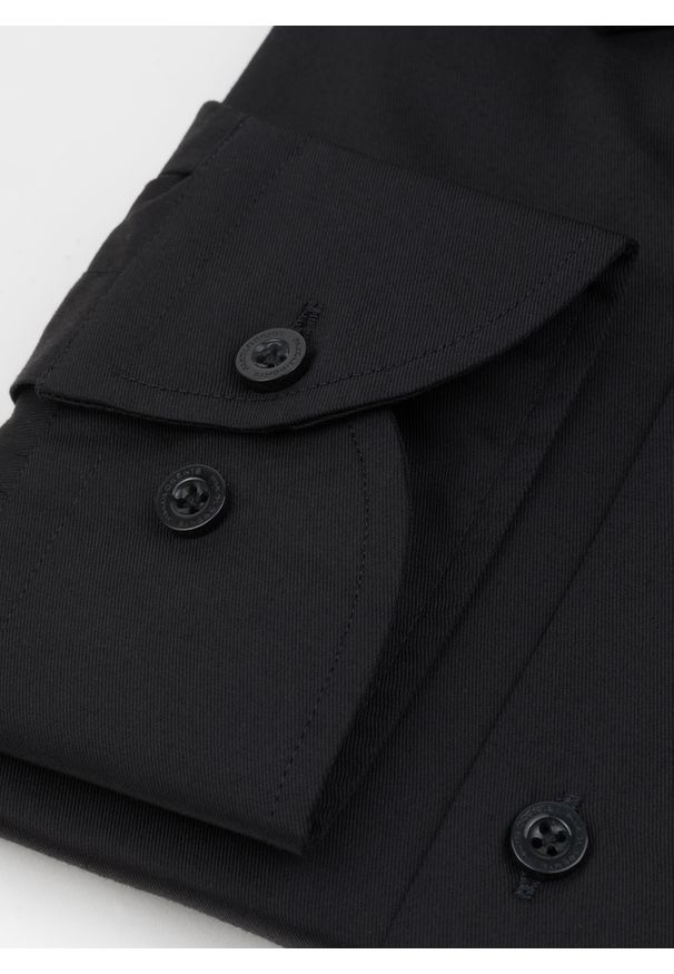 Pako Lorente - PAKO LORENTE – Koszula męska w kolorze czarnym P21WF-1X-174-C-S. Typ kołnierza: kołnierzyk klasyczny. Kolor: czarny. Materiał: bawełna, elastan. Długość rękawa: długi rękaw. Długość: długie. Wzór: gładki. Styl: klasyczny, elegancki