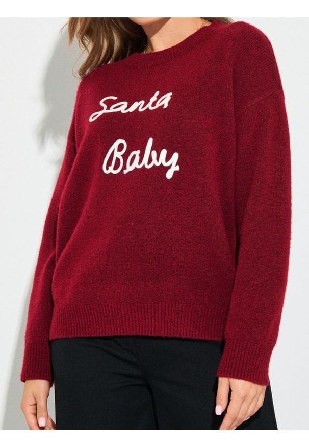 Sinsay - Świąteczny sweter z napisem "Santa Baby" z domieszką wełny - różowy. Kolor: różowy. Materiał: wełna. Wzór: napisy. Styl: wizytowy