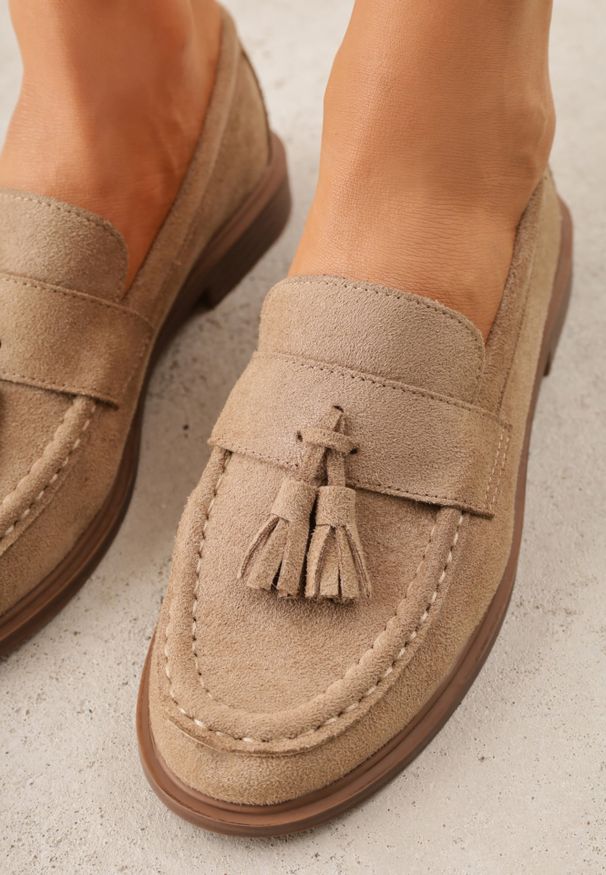 Renee - Beżowe Mokasyny VICES z Wkładką ze Skóry Naturalnej Ozdobione Chwostami Maritune. Okazja: na co dzień. Kolor: beżowy. Materiał: skóra. Wzór: aplikacja. Styl: casual, elegancki