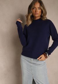 Renee - Granatowy Gładki Sweter z Półgolfem z Dzianiny z Wełną i Wiskozą Zaiara. Okazja: na co dzień. Kolor: niebieski. Materiał: wełna, wiskoza, dzianina. Długość rękawa: długi rękaw. Długość: długie. Wzór: gładki. Styl: klasyczny, casual #4