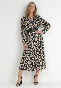 Born2be - Czarna Sukienka Koszulowa w Cętki z Paskiem Kalandra. Okazja: na spotkanie biznesowe. Typ kołnierza: dekolt w kształcie V. Kolor: czarny. Materiał: wiskoza, materiał. Długość rękawa: długi rękaw. Typ sukienki: koszulowe. Styl: biznesowy #5