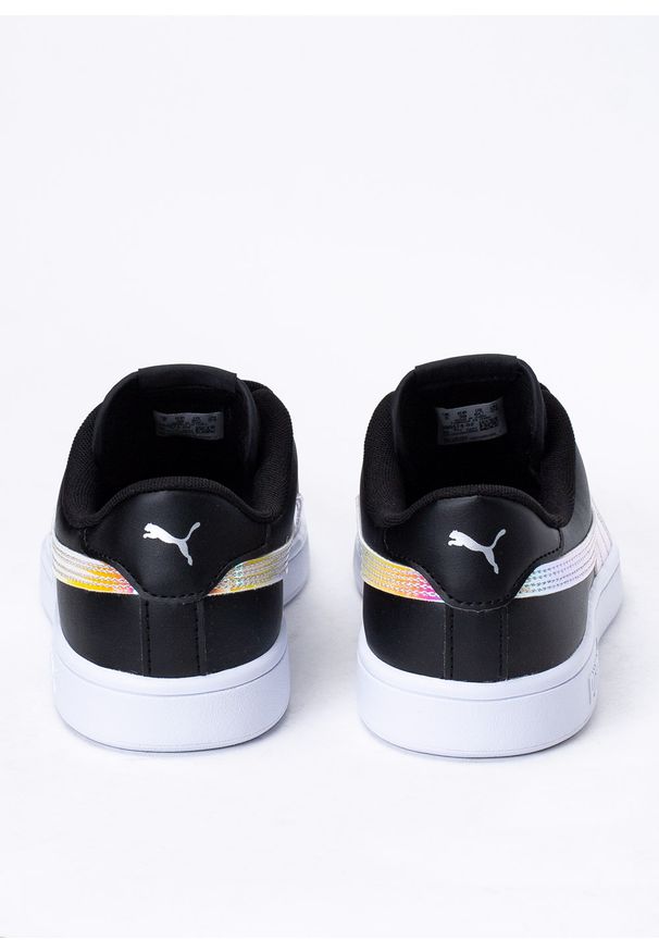 Buty sportowe dziecięce czarne Puma Smash V2 Holo Jr. Okazja: na uczelnię. Kolor: czarny. Materiał: skóra ekologiczna, guma. Szerokość cholewki: normalna. Wzór: aplikacja