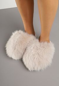 Born2be - Ciemnobeżowe Futrzane Kapcie z Długim Włosiem Anindria. Okazja: do domu, na co dzień. Kolor: beżowy. Materiał: futro. Styl: glamour, casual #5