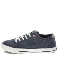 Granatowe Sneakersy Mustang Modne Obuwie Męskie. Okazja: do pracy, na spacer. Zapięcie: zamek. Kolor: niebieski. Materiał: materiał. Sport: turystyka piesza #7