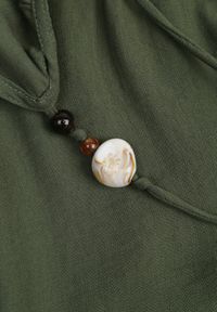 Born2be - Zielona Pudełkowa Sukienka Boho z Wiskozy na Ramiączkach z Ozdobnymi Koralikami Erane. Okazja: na co dzień. Kolekcja: plus size. Kolor: zielony. Materiał: wiskoza. Długość rękawa: na ramiączkach. Typ sukienki: proste, dla puszystych. Styl: boho #8