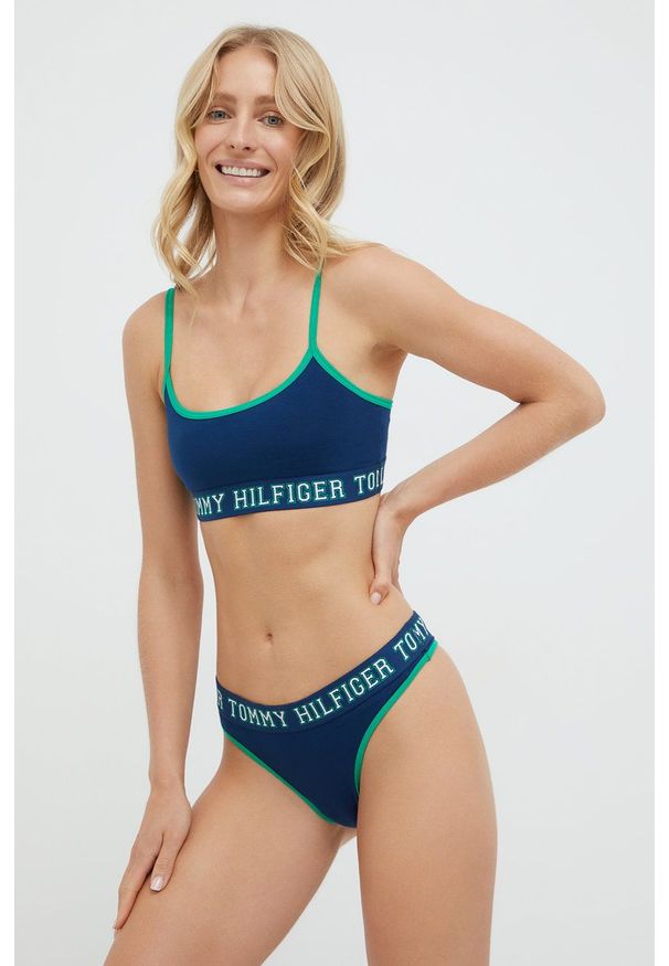 TOMMY HILFIGER - Tommy Hilfiger stringi kolor granatowy z bawełny. Kolor: niebieski. Materiał: bawełna