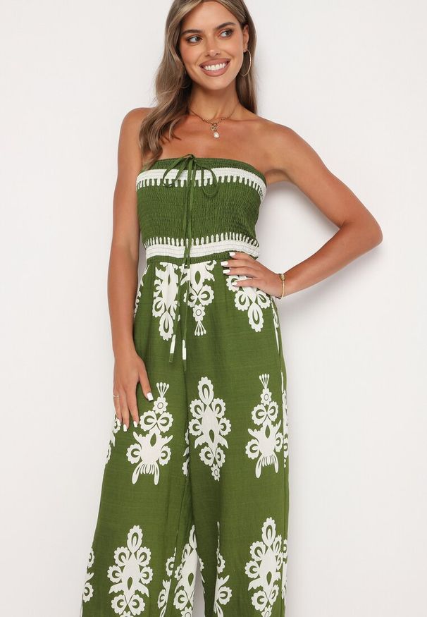 Born2be - Zielony Wiskozowy Kombinezon Bez Rękawów z Geometrycznym Wzorem Orceria. Okazja: na spacer, na co dzień. Kolor: zielony. Materiał: wiskoza. Długość rękawa: bez rękawów. Wzór: geometria. Sezon: lato. Styl: casual, elegancki