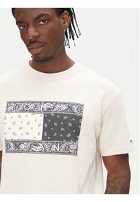 Tommy Jeans T-Shirt Paisley Flag DM0DM20810 Beżowy Relaxed Fit. Kolor: beżowy. Materiał: bawełna. Wzór: paisley