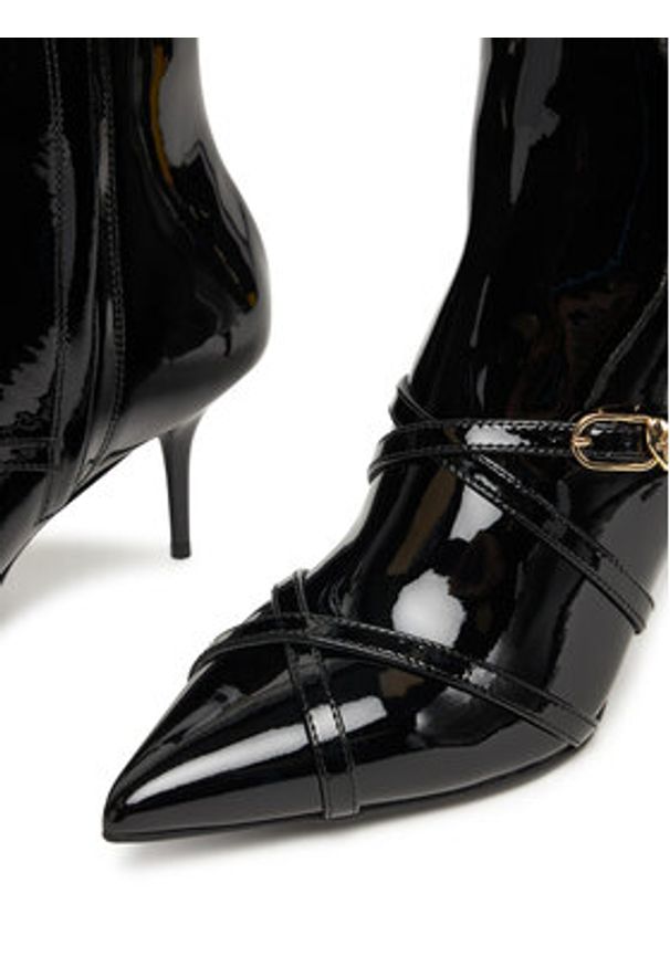 Love Moschino - LOVE MOSCHINO Botki JA21047G1NIH000 Czarny. Kolor: czarny. Materiał: lakier, skóra