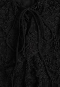 Renee - Czarna Eteryczna Sukienka z Koronki z Falbankami i Wiązaniem Dianatta. Okazja: na co dzień. Typ kołnierza: kołnierz z falbankami. Kolor: czarny. Materiał: koronka. Wzór: koronka. Styl: boho, casual, elegancki #6