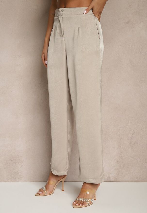 Renee - Beżowe Spodnie High Waist o Eleganckim Fasonie z Prostą Nogawką Jenarwena. Okazja: na spotkanie biznesowe. Stan: podwyższony. Kolor: beżowy. Styl: elegancki