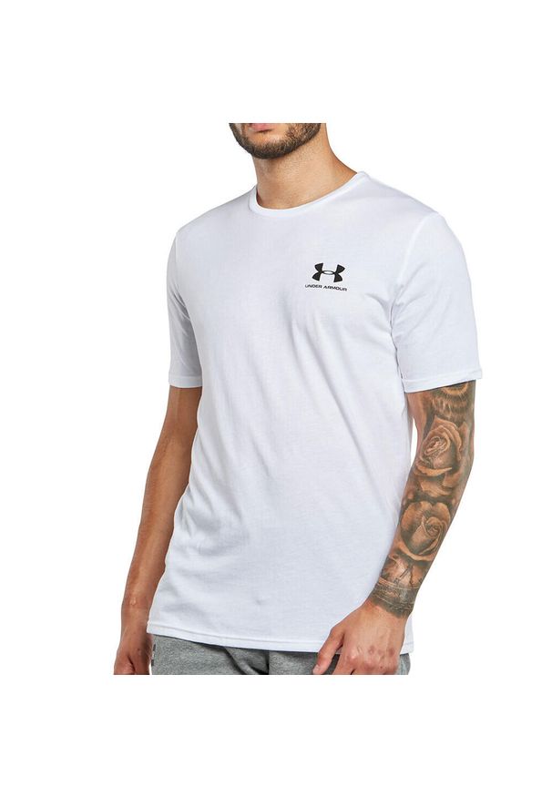 Koszulka treningowa męska Under Armour Sportstyle Left Chest SS. Kolor: czarny, biały, wielokolorowy. Długość rękawa: krótki rękaw. Długość: krótkie