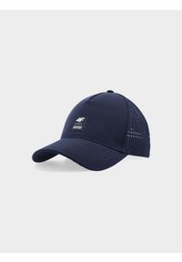 4f - Czapka z daszkiem strapback męska - granatowa. Kolor: niebieski. Materiał: syntetyk, materiał. Wzór: aplikacja. Sezon: lato. Styl: sportowy, casual, klasyczny #1