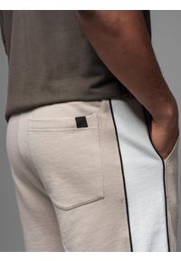 Ombre Clothing - Męskie krótkie dresowe spodenki w szerokie pasy – beżowe V2 OM-SRSK-0182 - XXL. Okazja: na co dzień. Kolor: beżowy. Materiał: dresówka. Długość: krótkie. Styl: sportowy, casual #6