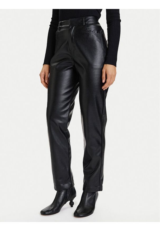 French Connection Spodnie z imitacji skóry 74ZBO Czarny Regular Fit. Kolor: czarny. Materiał: skóra