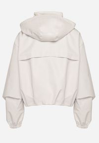 Born2be - Biała Kurtka Wiatrówka o Kroju Oversize Natilessa. Okazja: na spacer, na co dzień. Kolor: biały. Materiał: jeans. Długość rękawa: długi rękaw. Długość: długie. Sezon: wiosna. Styl: casual #3