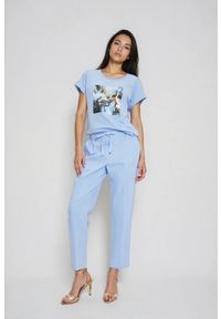 MOODO - T-shirt z nadrukiem błękitny. Kolor: niebieski. Materiał: elastan, bawełna. Wzór: nadruk #1