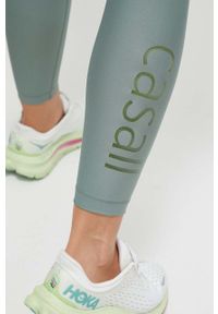 CASALL - Casall legginsy do jogi kolor zielony gładkie. Kolor: zielony. Materiał: skóra, dzianina, materiał, włókno. Wzór: gładki. Sport: joga i pilates #2