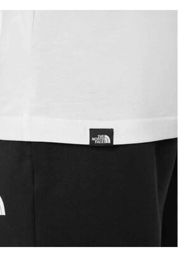 The North Face Longsleeve Easy NF0A8A6F Biały Regular Fit. Kolor: biały. Materiał: bawełna. Długość rękawa: długi rękaw