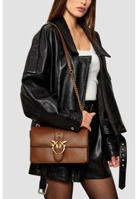 Pinko - PINKO Brązowa skórzana damska torebka listonoszka Love One Classic ST.. Kolor: brązowy. Materiał: skórzane. Styl: elegancki, casual #7