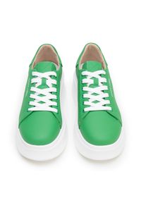 Wittchen - Damskie sneakersy ze skóry na grubej podeszwie klasyczne zielone. Okazja: na co dzień. Nosek buta: okrągły. Kolor: zielony. Materiał: skóra. Obcas: na platformie #2