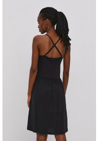 Vero Moda Sukienka kolor czarny mini rozkloszowana. Kolor: czarny. Materiał: bawełna, dzianina. Długość rękawa: na ramiączkach. Wzór: gładki. Typ sukienki: rozkloszowane. Długość: mini #5