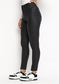 Born2be - Czarne Modelujące Spodnie Skinny z Kieszeniami Envoi. Kolor: czarny #1