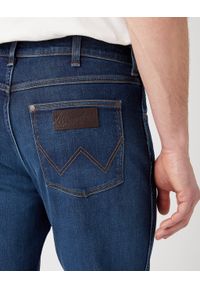 Wrangler - WRANGLER LARSTON MĘSKIE SPODNIE JEANSOWE GREEN FUZZ W18SMQ350