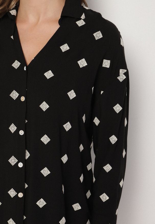 Born2be - Czarna Koszula z Wiskozy z Lnu Zdobiona Geometrycznym Haftem Fadea. Okazja: na co dzień, na spotkanie biznesowe. Typ kołnierza: dekolt w kształcie V. Kolor: czarny. Materiał: wiskoza, len. Długość rękawa: długi rękaw. Długość: długie. Wzór: aplikacja, haft, geometria. Styl: biznesowy, casual, elegancki