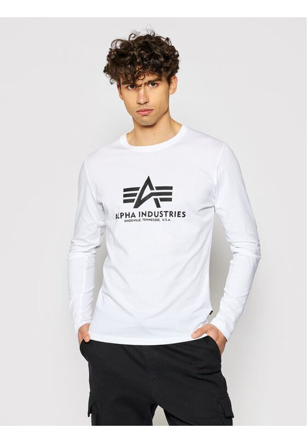 Alpha Industries Longsleeve Basic T 100510 Biały Regular Fit. Kolor: biały. Materiał: bawełna. Długość rękawa: długi rękaw